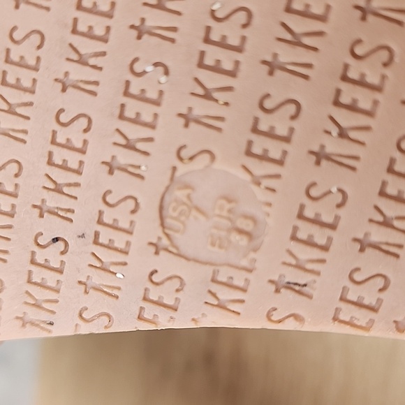 Tkees beige/tan slide Size 7 - Picture 10 of 10